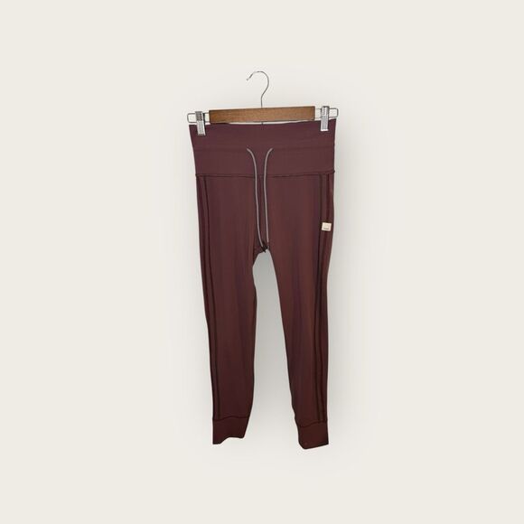 Vuori Daily Sports Leggings in Fig Size Small - Picture 2 of 5